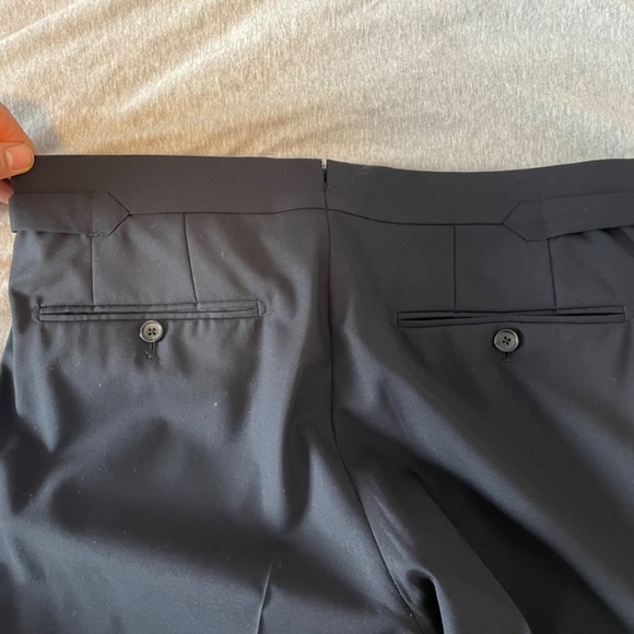 Tom Ford 2 piece dark navy suit - Picture 9 of 16